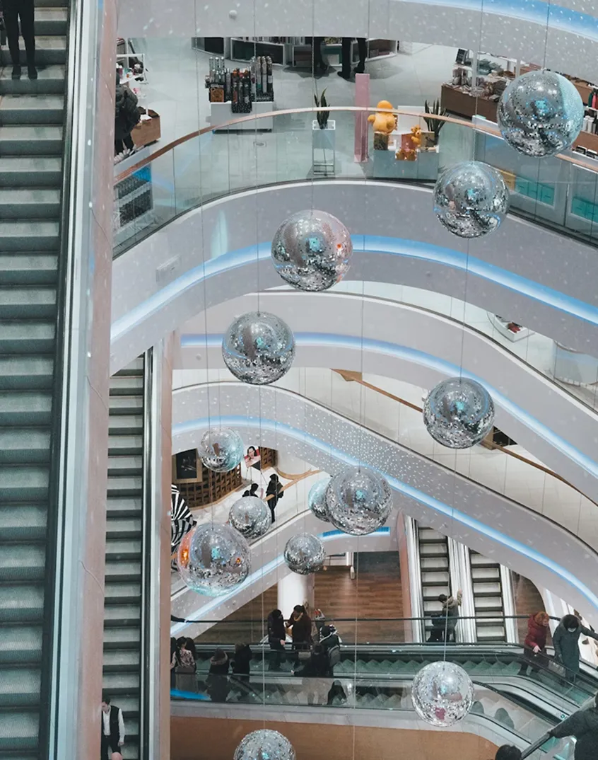 Multi-level shopping centre atrium